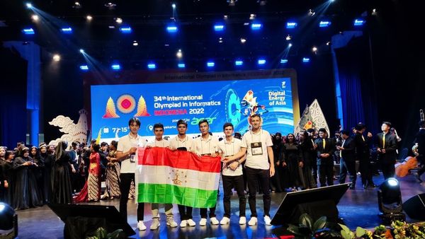  فوز  الطالب الطاجيكي  من إندونيسيا بميدالية إلى طاجيكستان