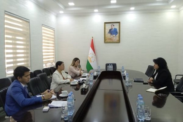 نائبة رئيس غرفة التجارة والصناعة بجمهورية طاجيكستان يلتقي بمستشارة السفارة الملكية التايلاندية في جمهورية كازاخستان
