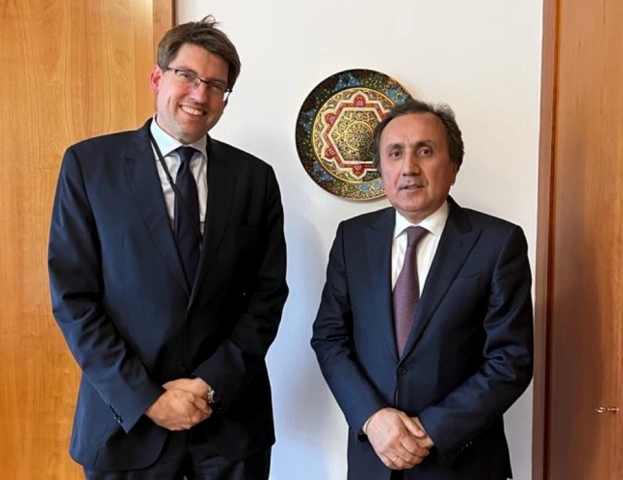  سفير طاجيكستان لدى ألمانيا  يلتقي   مع مفوض وزارة الخارجية الألمانية للتعاون مع أوروبا الشرقية والقوقاز وآسيا الوسطى