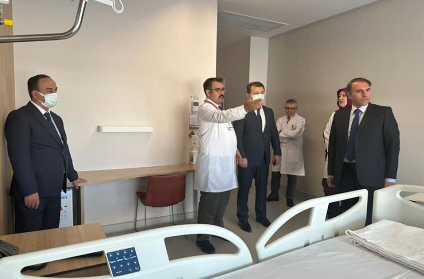 جمال الدين عبد الله زاده يزور المعرض الدولي للمعدات الطبية في أنطاليا