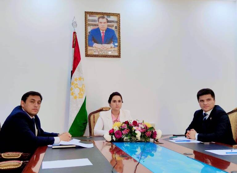 الوفد الطاجيكي يشارك في اجتماع مجلس العمل مع شباب الدول الأعضاء في رابطة الدول المستقلة