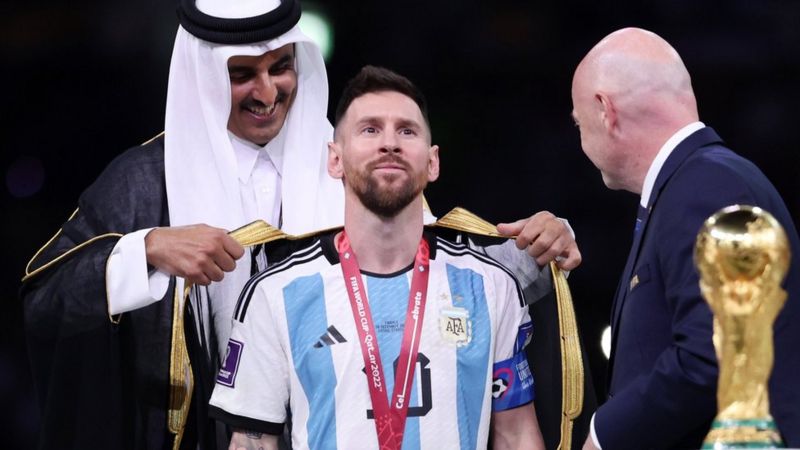  كأس العالم 2022: عباءة “الشيخ ميسي” تثير جدلا بين “الغسيل الرياضي” والثقافة العربية