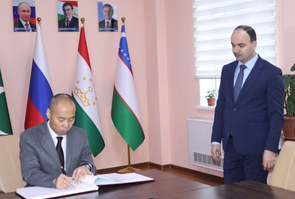 السفير الصيني يزور مركز الصداقة والتعاون لمنظمة شنغهاي للتعاون في طاجيكستان