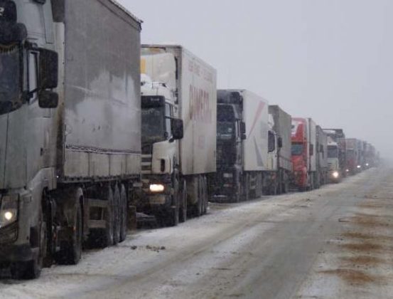 وزارة الداخلية جمهورية طاجيكستان تحذر السائقين: لا تسافروا دون شراء وقود شتوي عالي الجودة