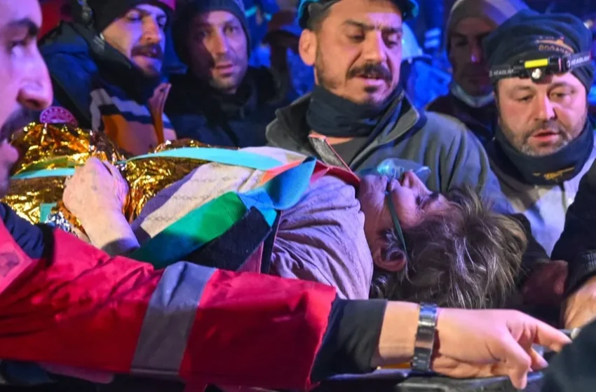  فيديو لمعجزة أخرى تحت الأنقاض.. عمرها 77 عاما وصمدت 212 ساعة