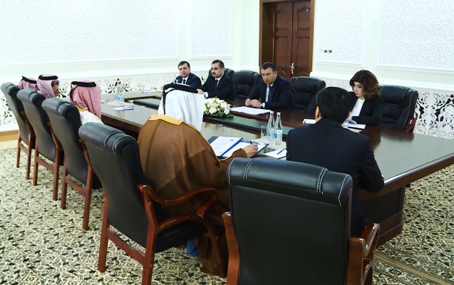  قاهر رسول زاده يلتقي بوزير العمل بدولة قطر الدكتور علي بن سميح المري