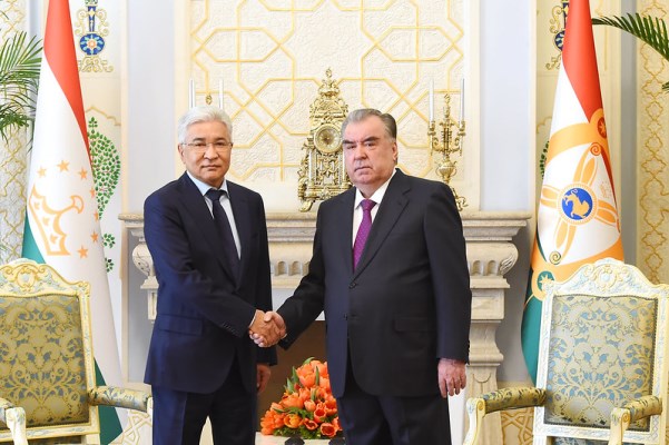رئيس جمهورية طاجيكستان إمام علي رحمان يستقبل الأمين العام لمنظمة معاهدة الأمن الجماعي إيمانغالي تاسماغامبيتوف