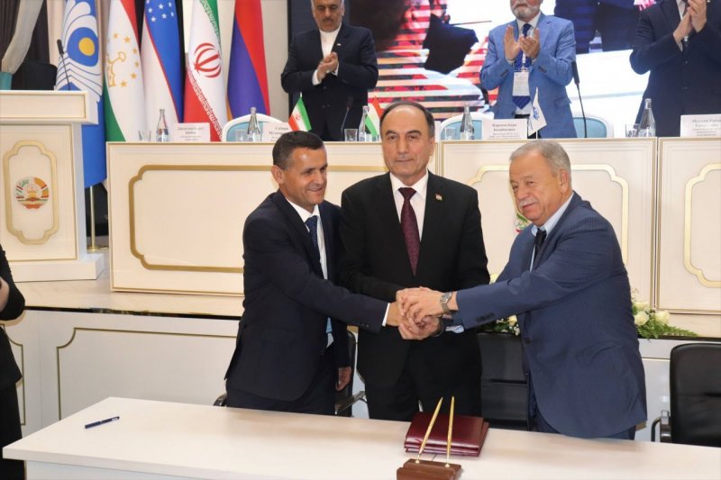 تم توقيع مذكرة تعاون بين وزارة النقل والجامعة التقنية في طاجيكستان والمركز الدولي لدبلوماسية النقل
