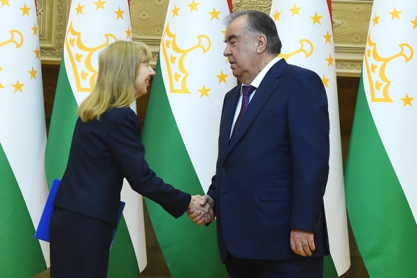  رئيس  جمهورية  طاجيكستان إمام علي رحمان   يستقبل   نائب رئيس البنك الدولي لأوروبا وآسيا الوسطى ، السيدة أنتانيلا باساني