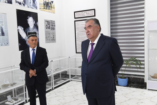  رئيس جمهورية طاجيكستان ، إمام علي رحمان، يفتتح مبنى المتحف التاريخي – للدراسات قطرية في منطقة خاولينغ