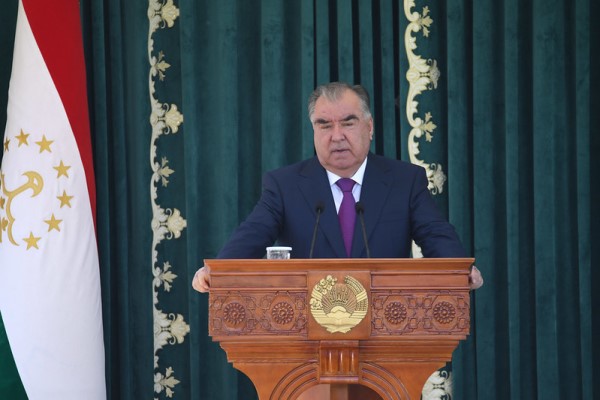 أعرب زعيم الأمة إمام علي رحمان عن قلقه بشأن مؤشر تصدير العسل واتجاهه المتناقص