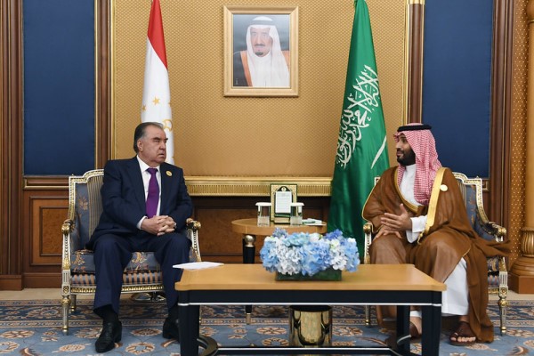  زعيم الأمة إمام علي رحمان يجتمع مع الأمير محمد بن سلمان ولي العهد رئيس مجلس الوزراء في المملكة العربية السعودية