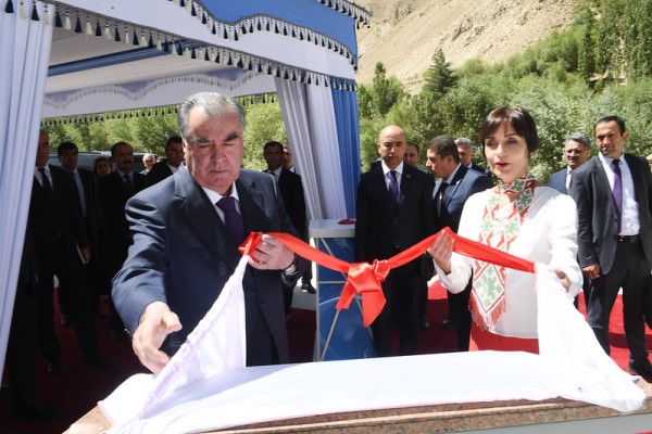 بدء زيارة عمل زعيم الأمة إمام علي رحمان لناحية درواز لمحافظة بدخشان الجبلية