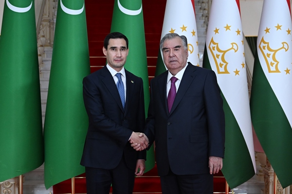  لقاء رئيس جمهورية طاجيكستان مع رئيس جمهرية تركمانستان