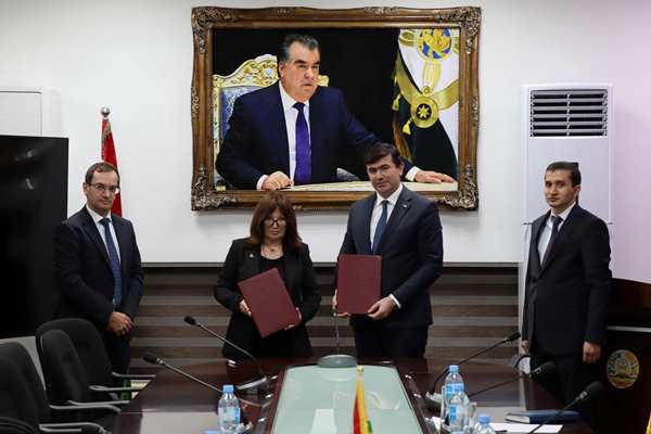  نشر الفرص السياحية في طاجيكستان في مجلة “العالم الدبلوماسي”