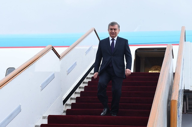  شوكت ميرضيائيف رئيس جمهورية أوزبكستان يصل إلى جمهورية طاجيكستان
