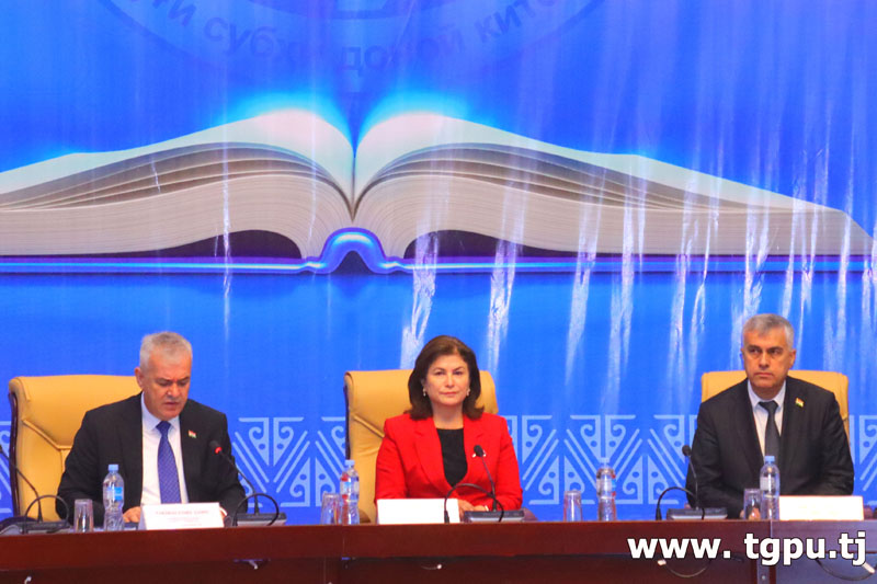  انطلقت في دوشنبه الجولة الأخيرة من المسابقة الجمهورية “إشراق صباح المعرفة كتاب”