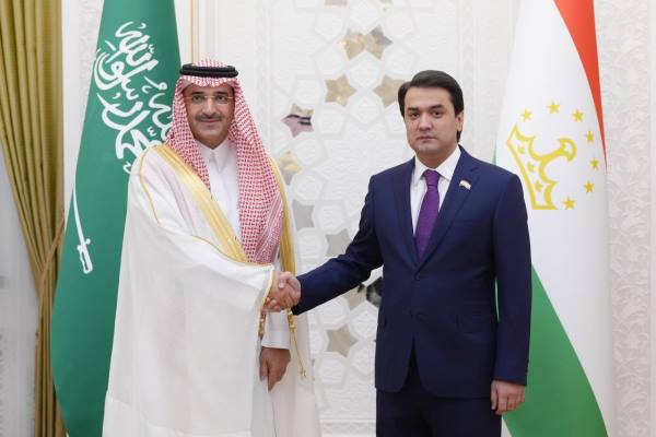  رئيس المجلس الوطني التابع للمجلس العالي لجمهورية طاجيكستان رستم إمام علي يلتقي الرئيس التنفيذي للصندوق السعودي للتنمية سلطان بن عبدالرحمن المرشد