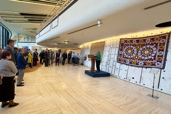  عرض فن التطريز الوطني الطاجيكي “شاكان” في جنيف