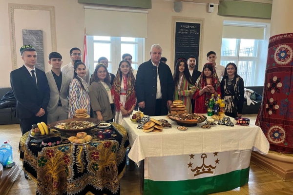  مهرجان صداقة الأمم. ممثلو طاجيكستان يشارك في اختتامها