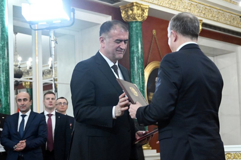  السلطات الجمركية في طاجيكستان وروسيا توقعان اتفاقية الاعتراف المتبادل بالهيئات التنظيمية الاقتصادية المعتمدة.