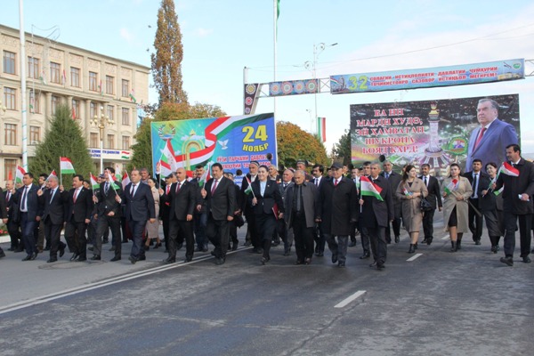  احتفال بيوم العلم الوطني في مدينة كولاب بمسيرات شعبية