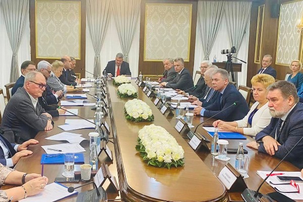  شارك رئيس اتحاد نقابات العمال المستقلة في طاجيكستان في اجتماع اللجنة التنفيذية للاتحاد المشترك لنقابات العمال.