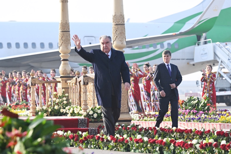  بدأت رحلة العمل لرئيس جمهورية طاجيكستان إمام علي رحمان إلى منطقة سُغد