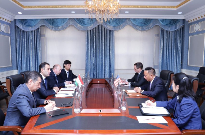  نائب وزير خارجية جمهورية طاجيكستان يلتقى مع سفير الولايات المتحدة الأمريكية لدى طاجيكستان