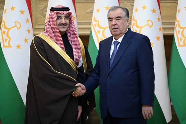 رئيس جمهورية طاجيكستان إمام علي رحمان يستقبل الرئيس التنفيذي للصندوق السعودي للتنمية سلطان بن عبدالرحمن المرشد