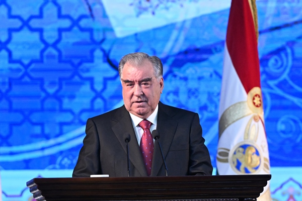  بأمر من رئيس جمهورية طاجيكستان، تم إنشاء جائزة الأكاديمي باباجان غفوروف للدولة