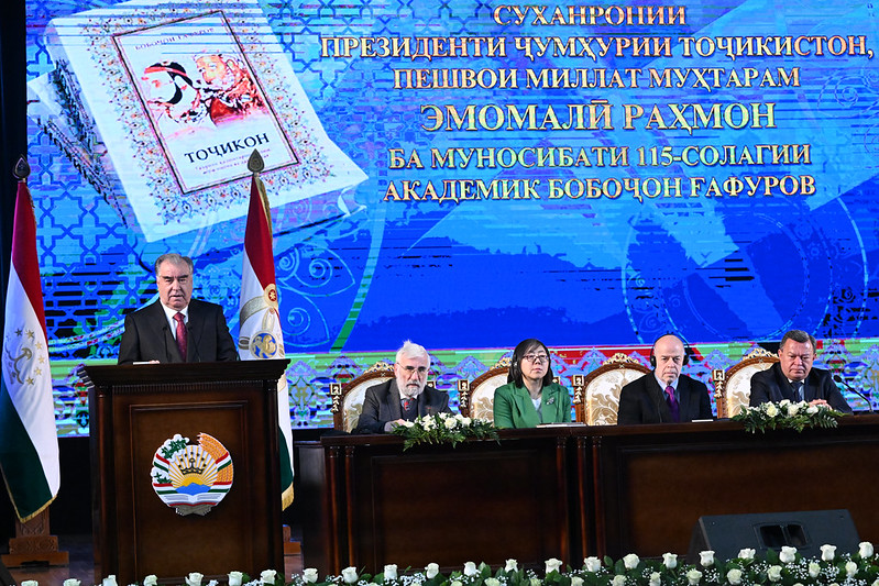  رئيس الدولة إمام علي رحمان يشارك في الندوة الدولية تكريما للذكرى الـ 115 للأكاديمي باباجان غفوروف