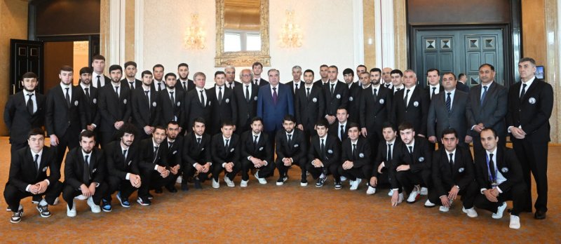رئيس جمهورية طاجيكستان يتمنىي للفوز لمنتخب طاجيكستان في المباراة أمام لبنان.