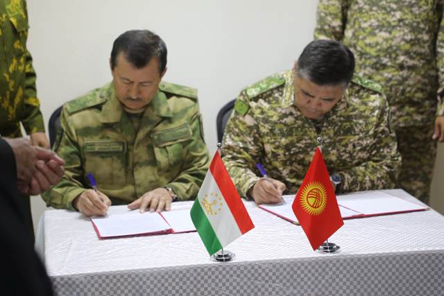  کمیته های دولتی امنیت ملی تاجیکستان و قرقیزستان پروتکل پایان درگیری مرزی را امضا کردند