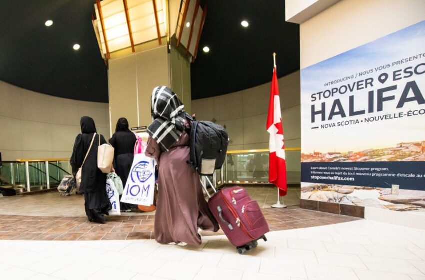  ۳۱۱ شهروند افغانستان از پاکستان به کانادا منتقل شدند