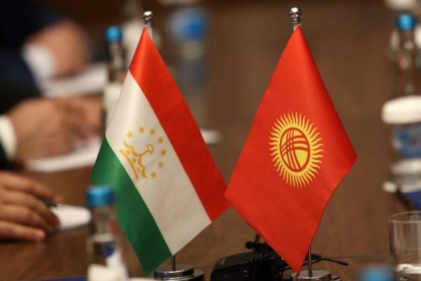  هیئت قرقیزستان وارد تاجیکستان شد