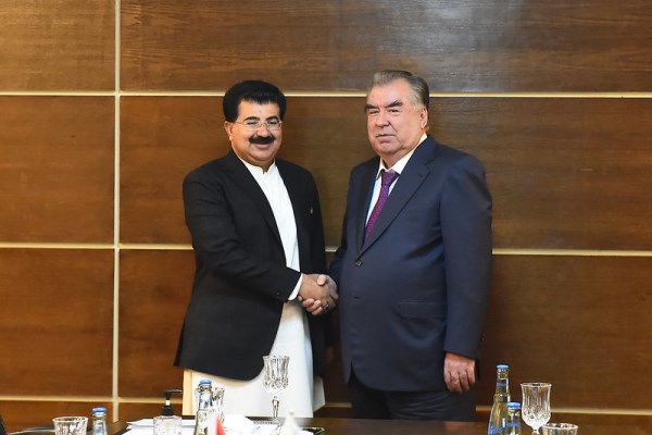 امامعلی رحمان، رئیس جمهور کشورمان با صادق سنجرانی، رئیس پارلمان پاکستان دیدار و گفتگو کردند