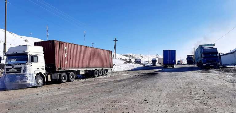  پس از سه سال شیوع بیماری همه گیر کامیون های تاجیکستان وارد چین شدند