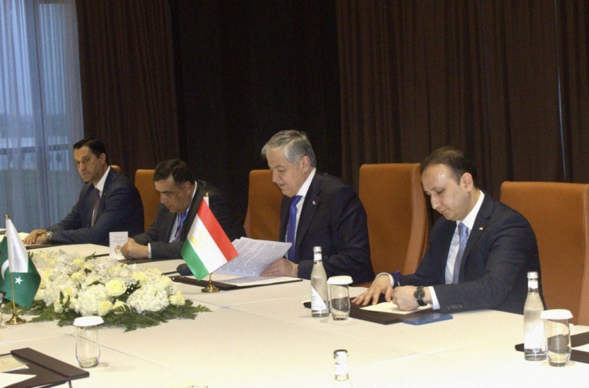  دیدار وزیر امور خارجه تاجیکستان با وزیر امور خارجه پاکستان