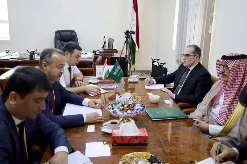  در دوشنبه در مورد امکان صادرات محصولات تاجیکستان به عربستان سعودی گفتگو کردند