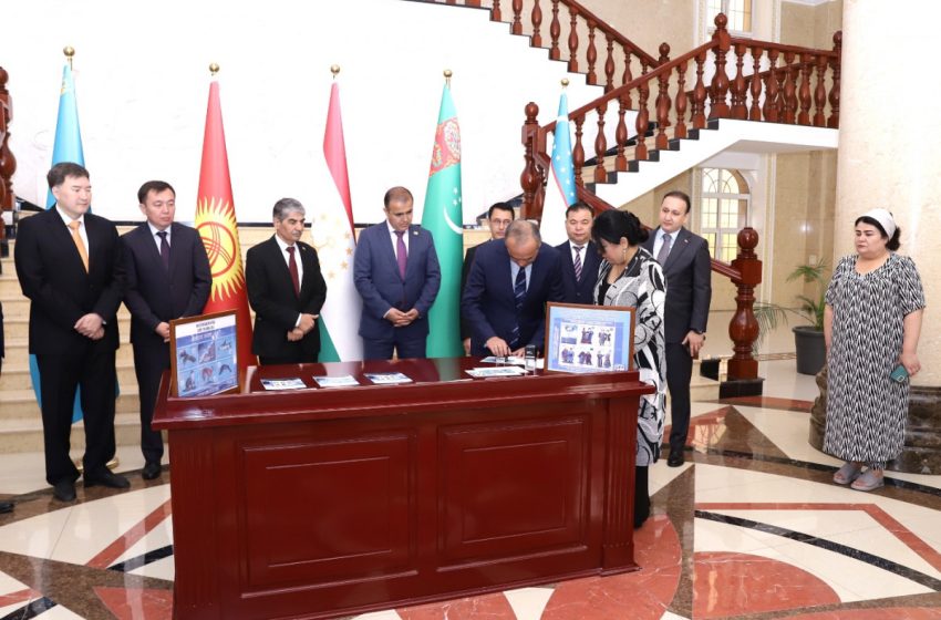  مراسم باشکوه به گردش درآوردن تمبرهای سالگرد