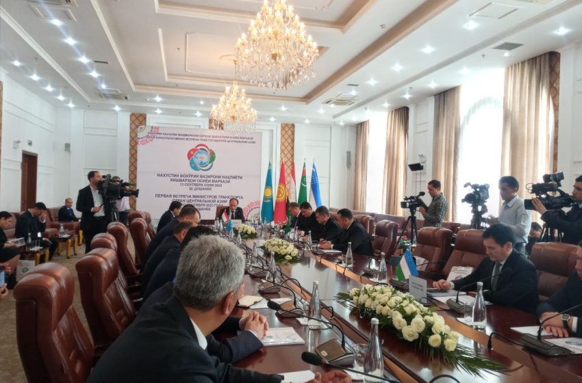  نشست دوشنبه: توافقنامه تقویت روابط در حمل و نقل سطحی امضا خواهد شد