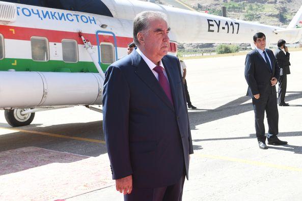  پیشوای ملت امامعلی رحمان به منظور شرکت در درس روز دانش و صلح از ناحیه دنغره استان ختلان بازدید کردند