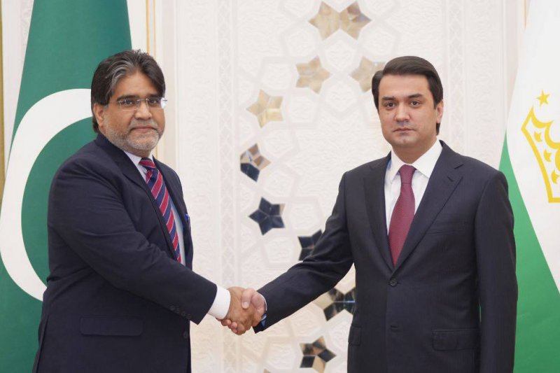  رستم امامعلی، رئیس مجلس ملی تاجیکستان با محمد سید سرور، سفیر پاکستان در تاجیکستان ملاقات کرد
