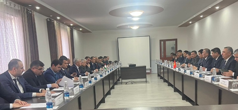  نشست کارگروه های هیئت های دولتی جمهوری تاجیکستان و جمهوری قرقیزستان در شهر بادکند برگزار شد