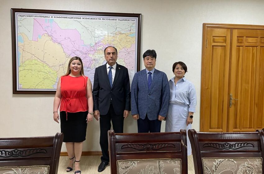  Реконструируются дороги в Бадахшане и Согдийской области