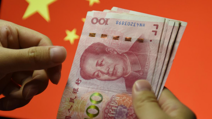  Россияне в августе скупили юань на 39 млрд рублей