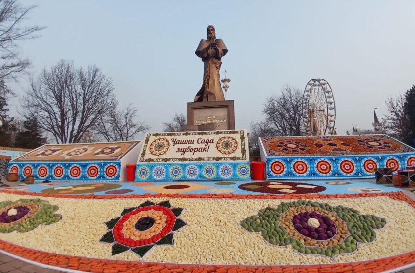  Праздник Сада отмечают в парке имени Фирдавси города Душанбе