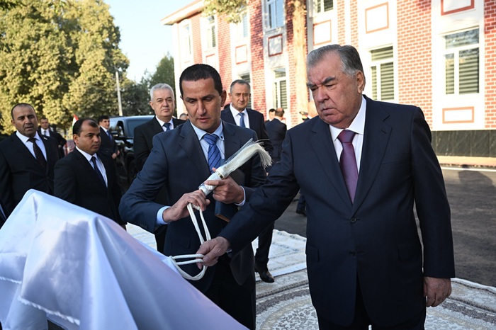  Начало рабочей поездки в Ховалингский район и сдача в эксплуатацию здания частного образовательного учреждения «Гимназия имени Джалола Икроми»