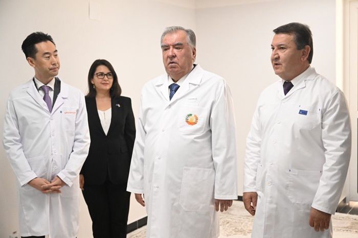 Сдача в эксплуатацию здания Центра здоровья в селе Сари Сафедхок Файзабадского района в виртуальном режиме